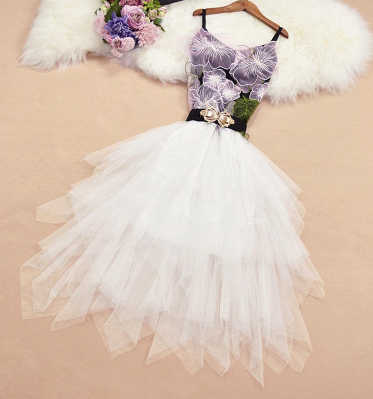 Robe courte en tulle à col en V et jolie robe tendance 718