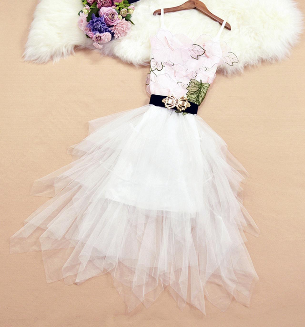 Robe courte en tulle à col en V et jolie robe tendance 718