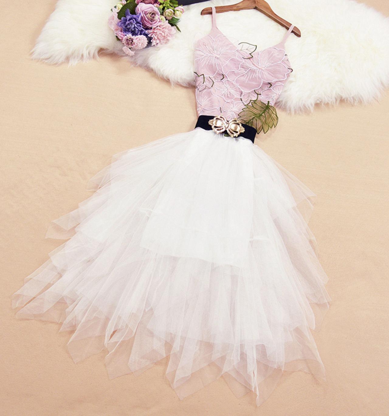 Robe courte en tulle à col en V et jolie robe tendance 718