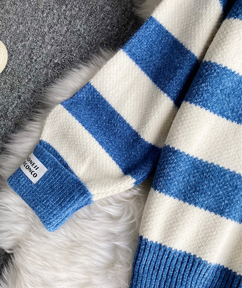 Langärmliger Pullover mit einfachen Streifen 060