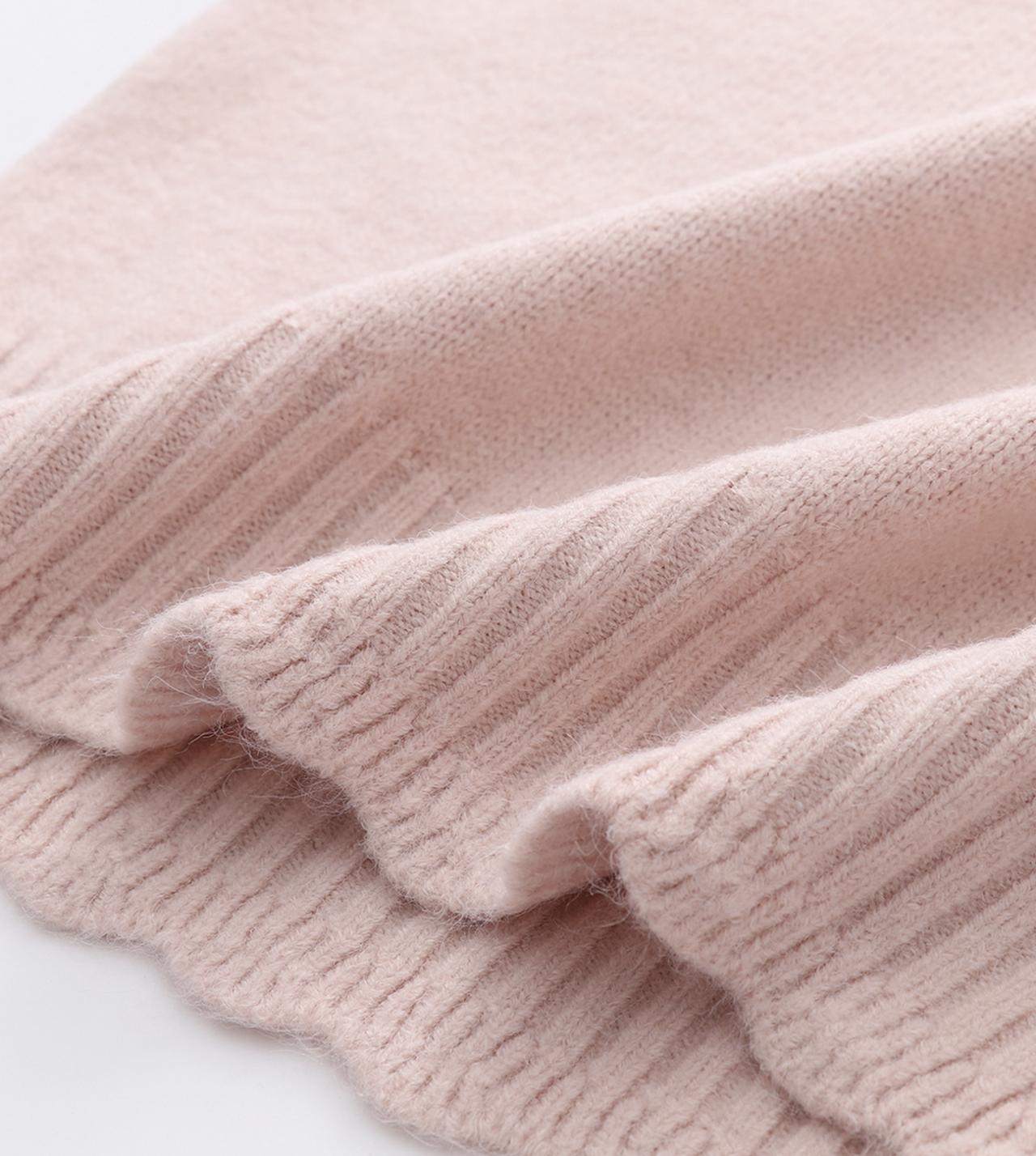 Einfacher Pullover mit Rundhalsausschnitt und langen Ärmeln 043