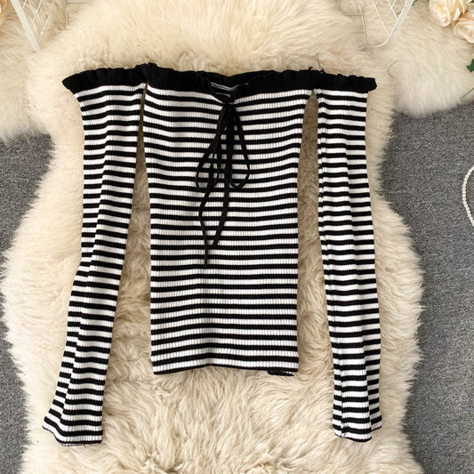 Süßer schulterfreier Pullover mit langen Ärmeln 025