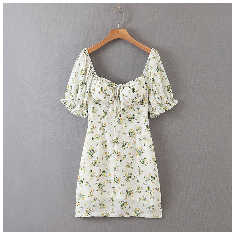Französisches Retro-Kleid im Court-Stil mit eckigem Ausschnitt und Schnürung und Blasenärmeln 7063