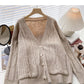 Minority Retro-Langarmjacke mit V-Ausschnitt und Twist 6109