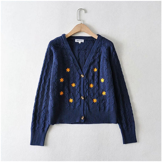 Kurzer Pullover mit Vintage-Blumenstickerei 7162
