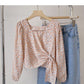 La chemise à manches longues à col carré français présente un haut fin et à la mode 6437