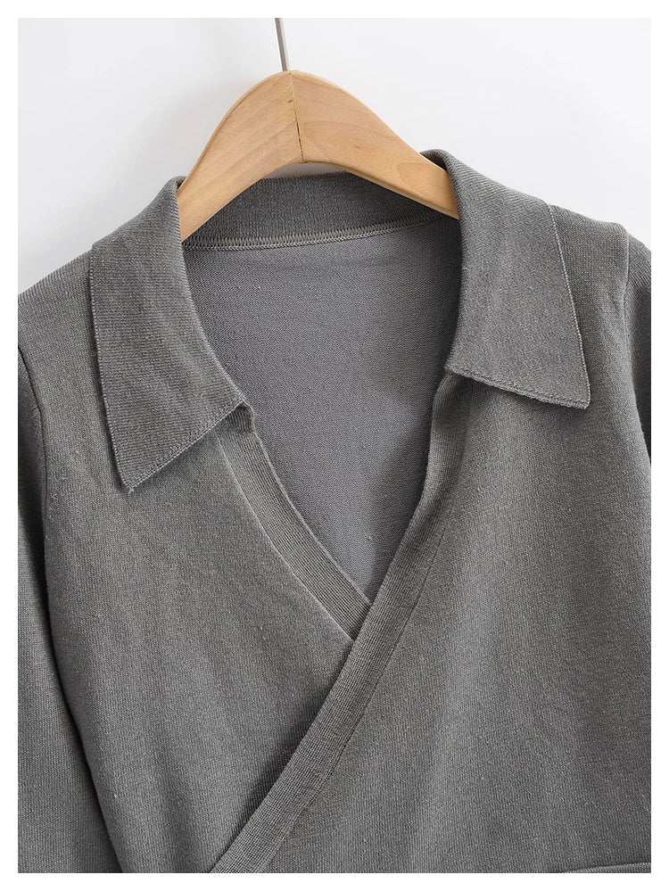 Design sense: the hot girl with exposed navel wears a solid color sweater  7480