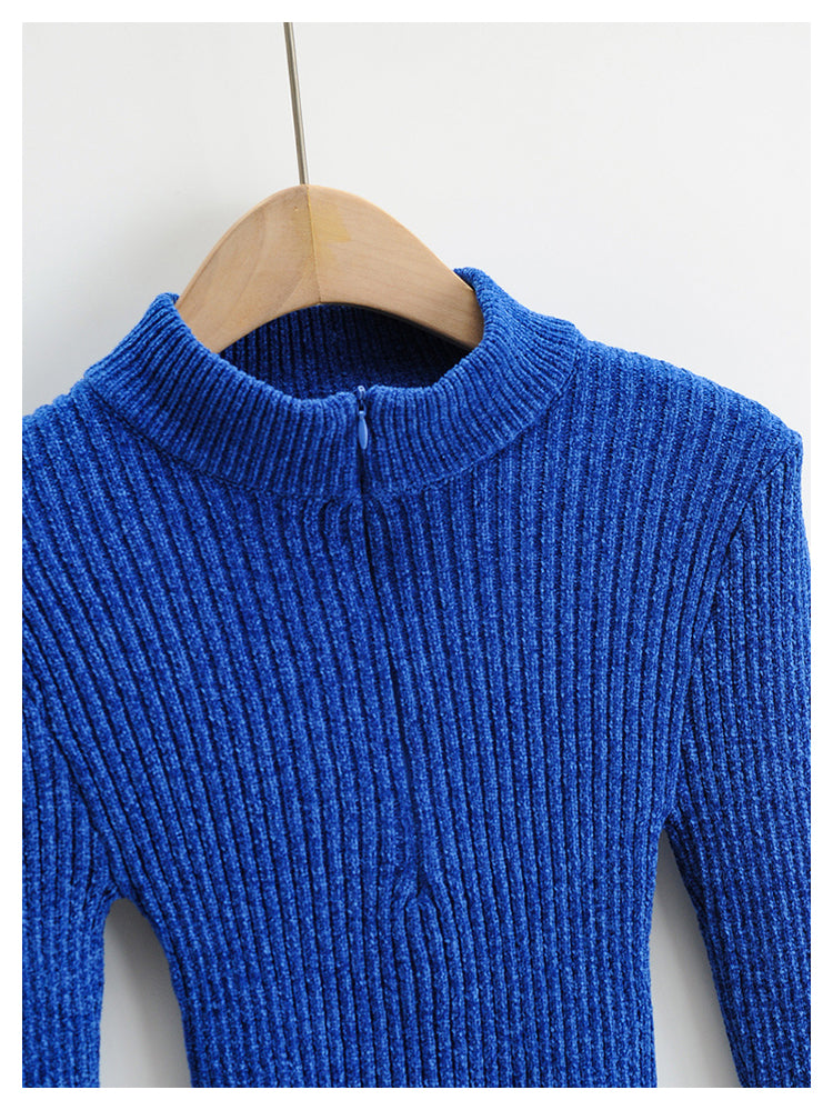 Einfarbiger Pullover mit halbhohem Kragen und Reißverschluss 7332
