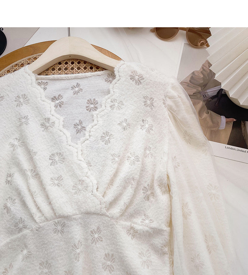 Mesh-Langarm-T-Shirt mit V-Ausschnitt, schmal geschnittenes Oberteil mit kurzem Muster 6670