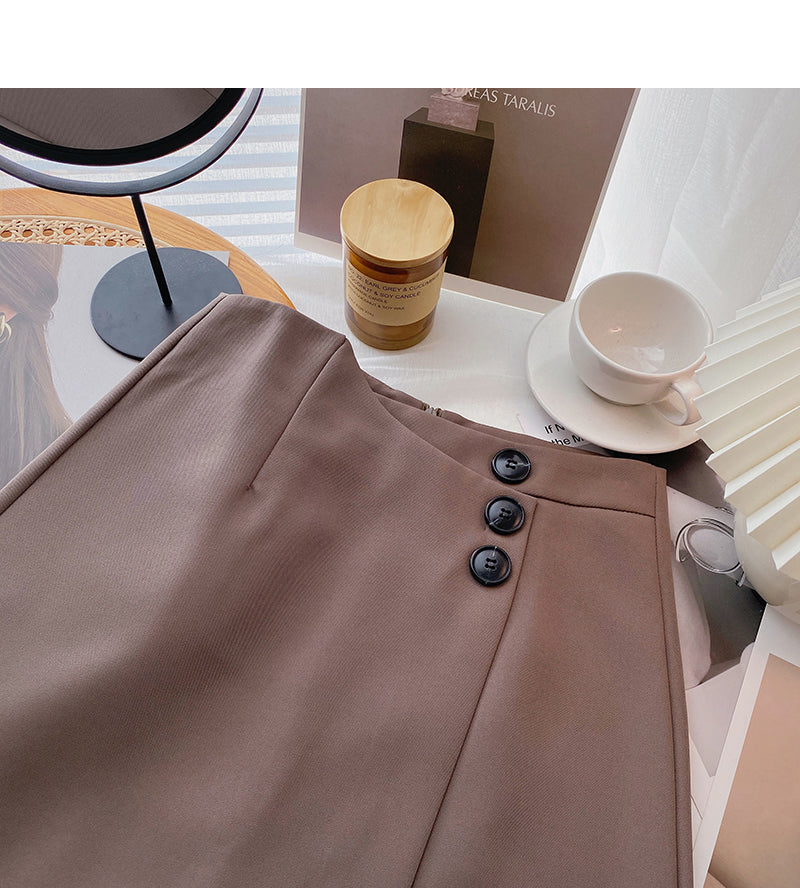 La conception du costume est fine et la jupe courte est à la mode 5664