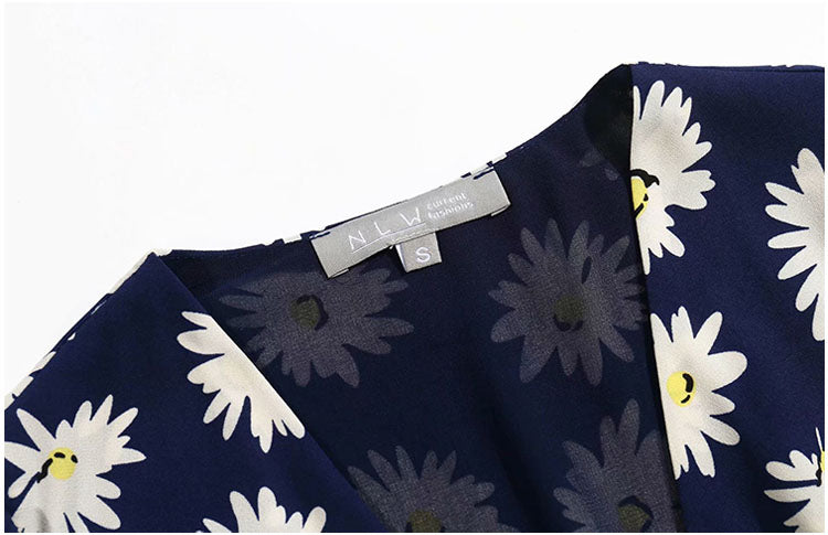 Taillenlanges, kurzärmliges Schnürkleid 7099