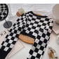 Superkurzer Strickjackenmantel mit hoher Taille und rotem Karomuster 6645