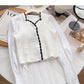 Französische zweiteilige Bluse mit kleinem eckigem Ausschnitt und genähten langen Ärmeln 6592