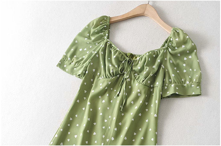 Kleines, frisches, schmales Kleid mit Blasenärmeln im Retro-Stil 7100