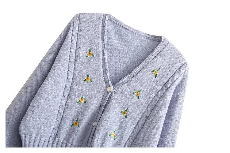 Embroidered V-neck button long sleeve short knit cardigan coat  7402