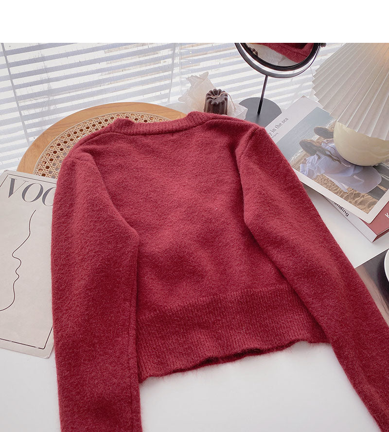 Long sleeved knitted sweater is thin and fashionable  6079