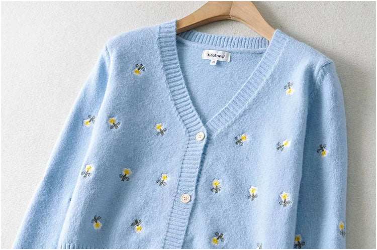 Cardigan à boutons brodés paresseux Pull polyvalent à col en V 7213