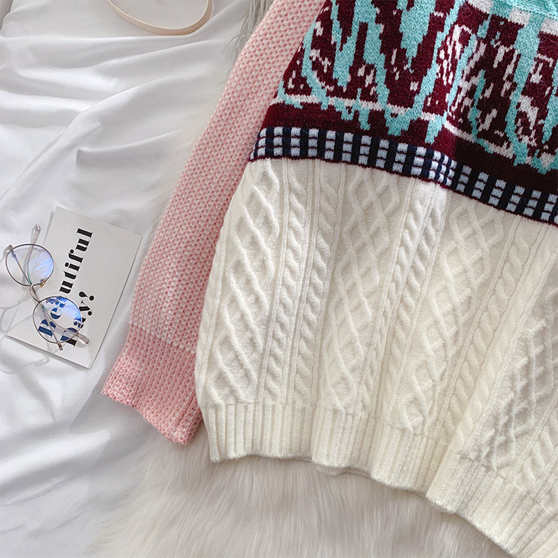 Design sense: a small number of people wear sweaters outside  5113