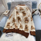 Tragen Sie einen sanften japanischen Lazy Coat über dem Little Bear Pullover 5025