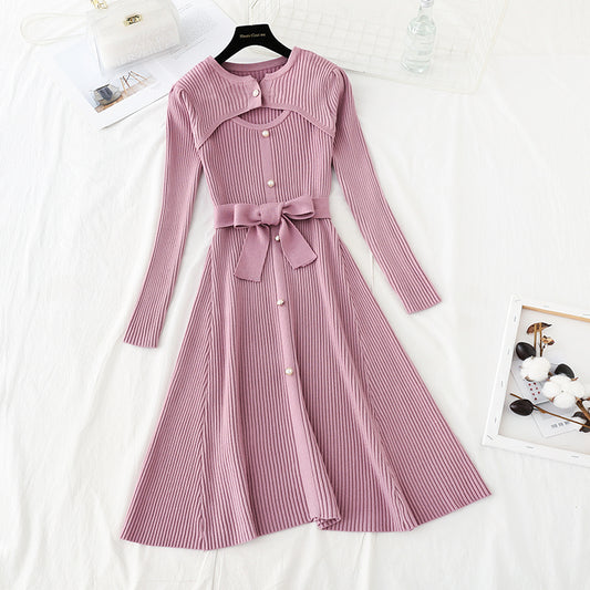 Robe en laine à taille fine et boutons nacrés ajourés au-dessus du genou 4751