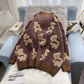 Tragen Sie einen sanften japanischen Lazy Coat über dem Little Bear Pullover 5025