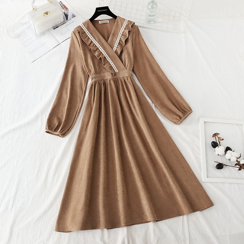 Neu Schmales Cordkleid 4753 mit altersreduzierendem Rüschen