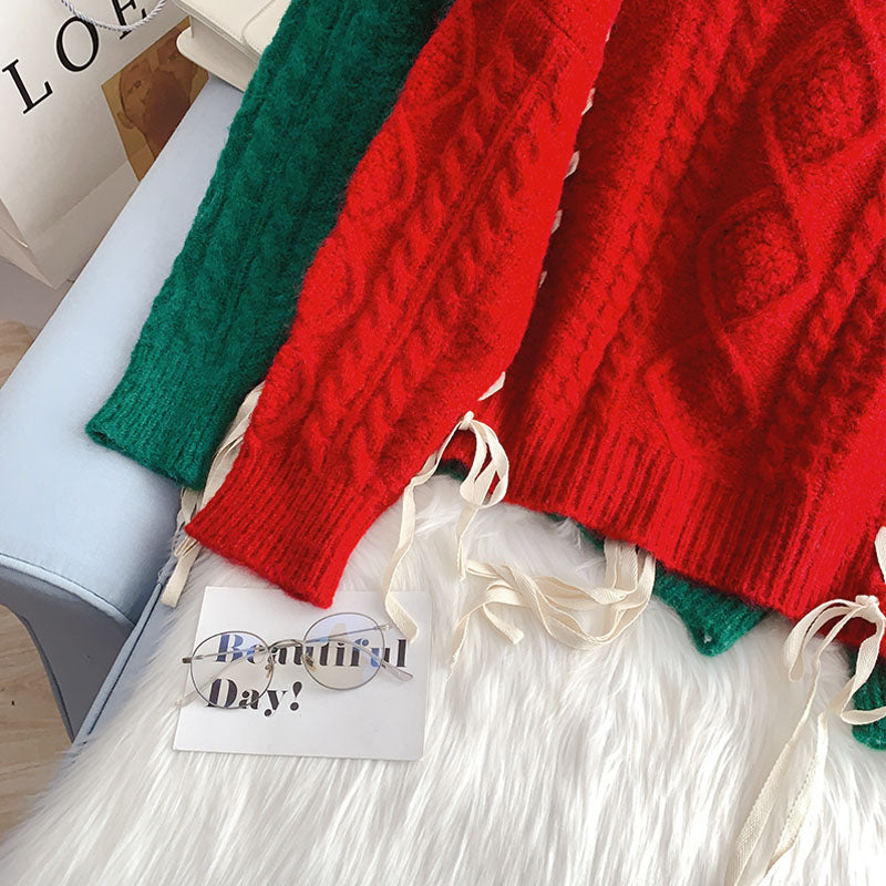 Design sense: the minority wears a twist knit top  5034