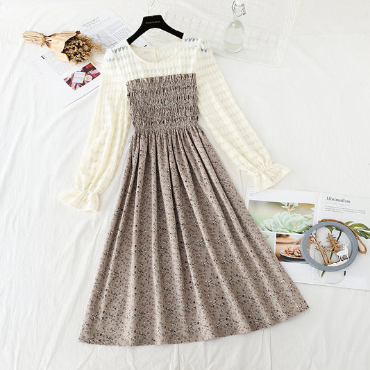 Robe fleurie en mousseline de soie avec coutures en dentelle 4756