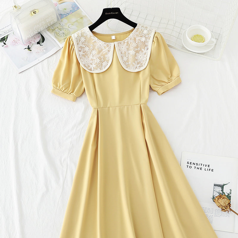 Chiffonkleid mit Spitzen-Puppenausschnitt und schmaler Taille 4855