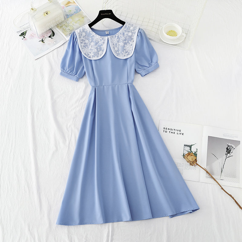 Chiffonkleid mit Spitzen-Puppenausschnitt und schmaler Taille 4855