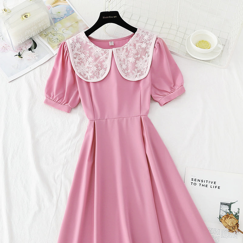 Chiffonkleid mit Spitzen-Puppenausschnitt und schmaler Taille 4855
