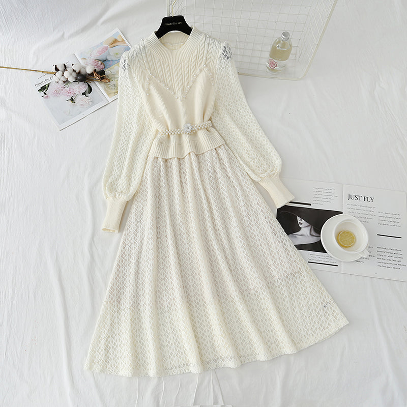 Neues Strickkleid 4435 mit Super-Fee-Spitzenstickerei