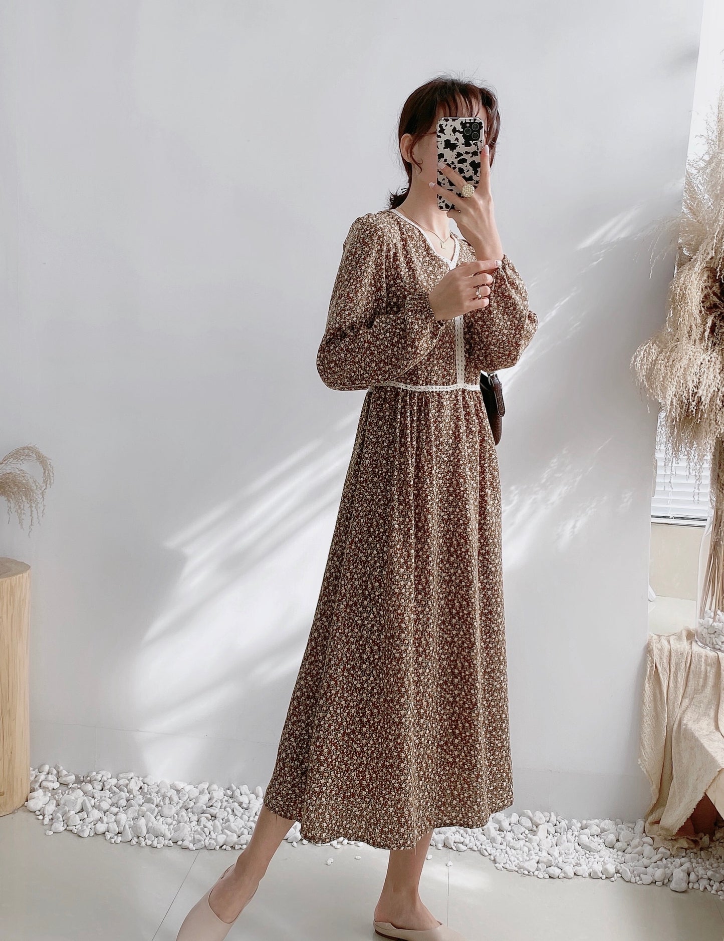 Geblümtes Kleid mit Schnürung am Bund und unterem Rock innen 4072