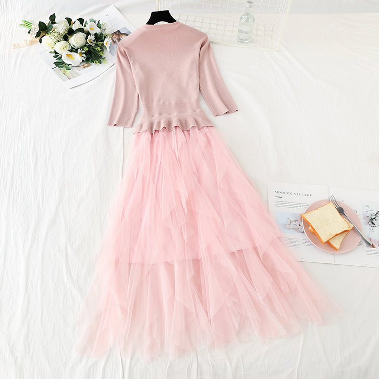Das gestrickte Netzkleid ist hoch, dünn und leicht 3884