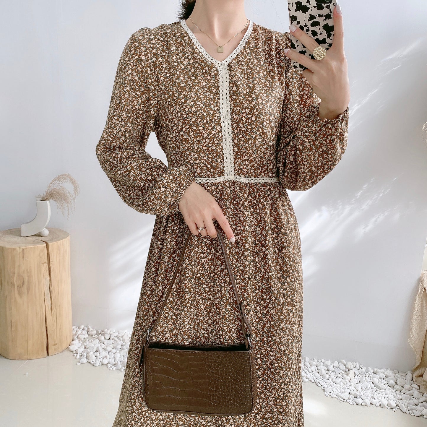 Geblümtes Kleid mit Schnürung am Bund und unterem Rock innen 4072