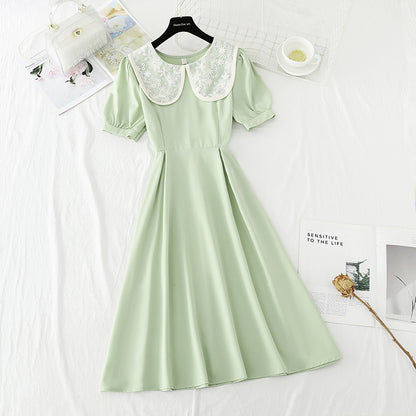 Chiffonkleid mit Spitzen-Puppenausschnitt und schmaler Taille 4855