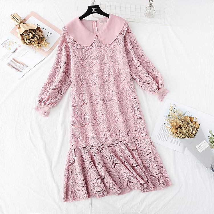 Spitzenkleid mit Puppenkragen und langem Fischschwanzrock 3990