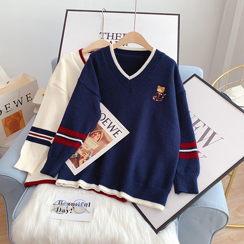 Embroidered bear V-neck Pullover female  4929