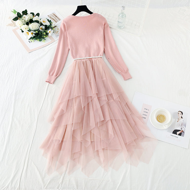Temperamentvolles, sanftes Kleid 3923 mit Mesh-Nähten, unregelmäßigem, langem Rock und Taillenverschluss