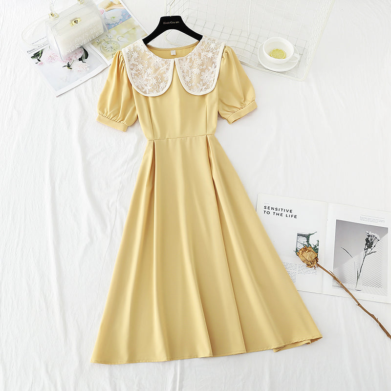 Chiffonkleid mit Spitzen-Puppenausschnitt und schmaler Taille 4855