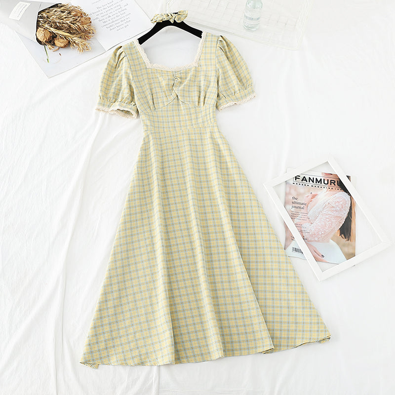 Taille fine avec col carré et super robe de fée 4188