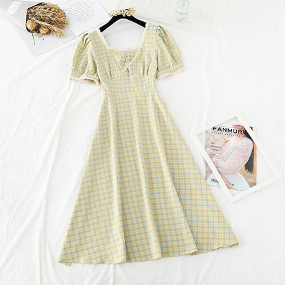 Taille fine avec col carré et super robe de fée 4188