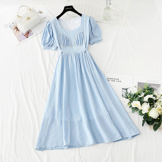 Neues französisches Feenkleid mit kleinem Rock und eckigem Ausschnitt und Luftblasenärmeln 4867