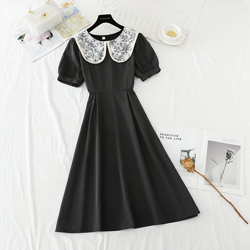 Chiffonkleid mit Spitzen-Puppenausschnitt und schmaler Taille 4855