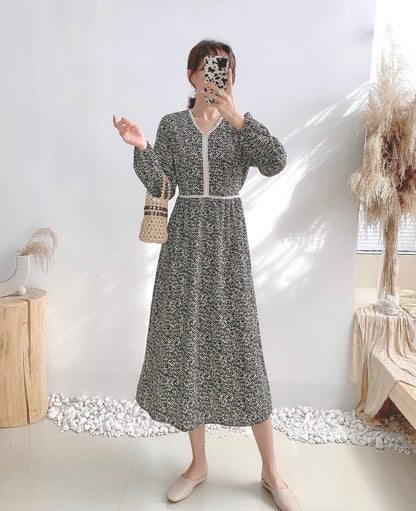 Geblümtes Kleid mit Schnürung am Bund und unterem Rock innen 4072