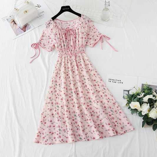 Kleines, frisches, süßes Schnürkleid mit gebrochenem Blumenrock sieht dünn aus 4865