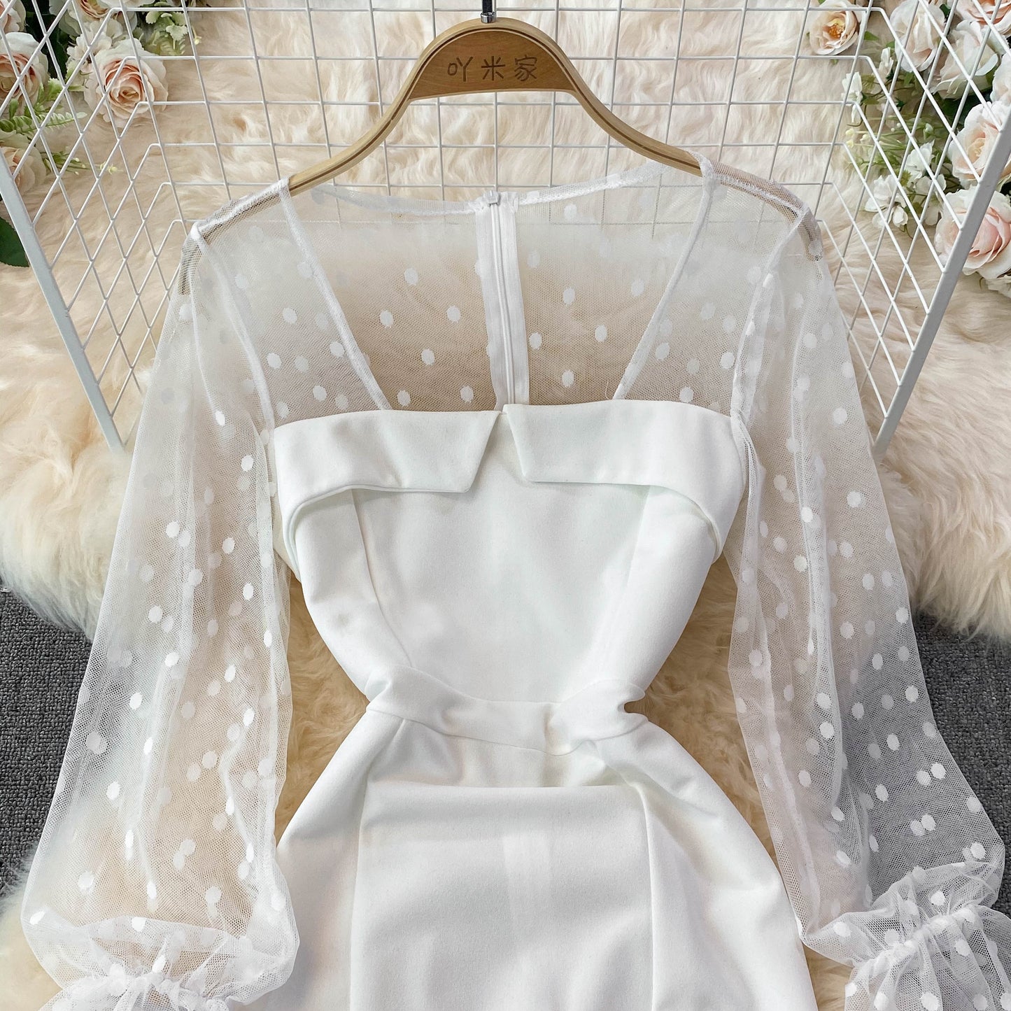 Modisches Mesh-Wellenpunktspleißen mit quadratischem Ausschnitt und temperamentvollem Retro-Kleid 3775