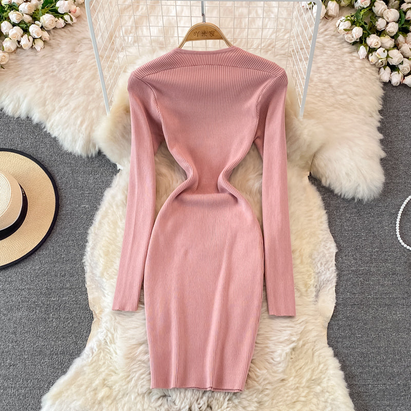 Enges, elastisches Strickkleid mit eckigem Ausschnitt 3758