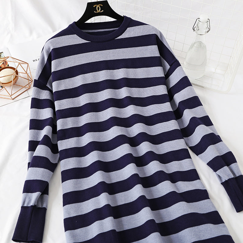 Super locker gestreiftes Strickkleid 4445