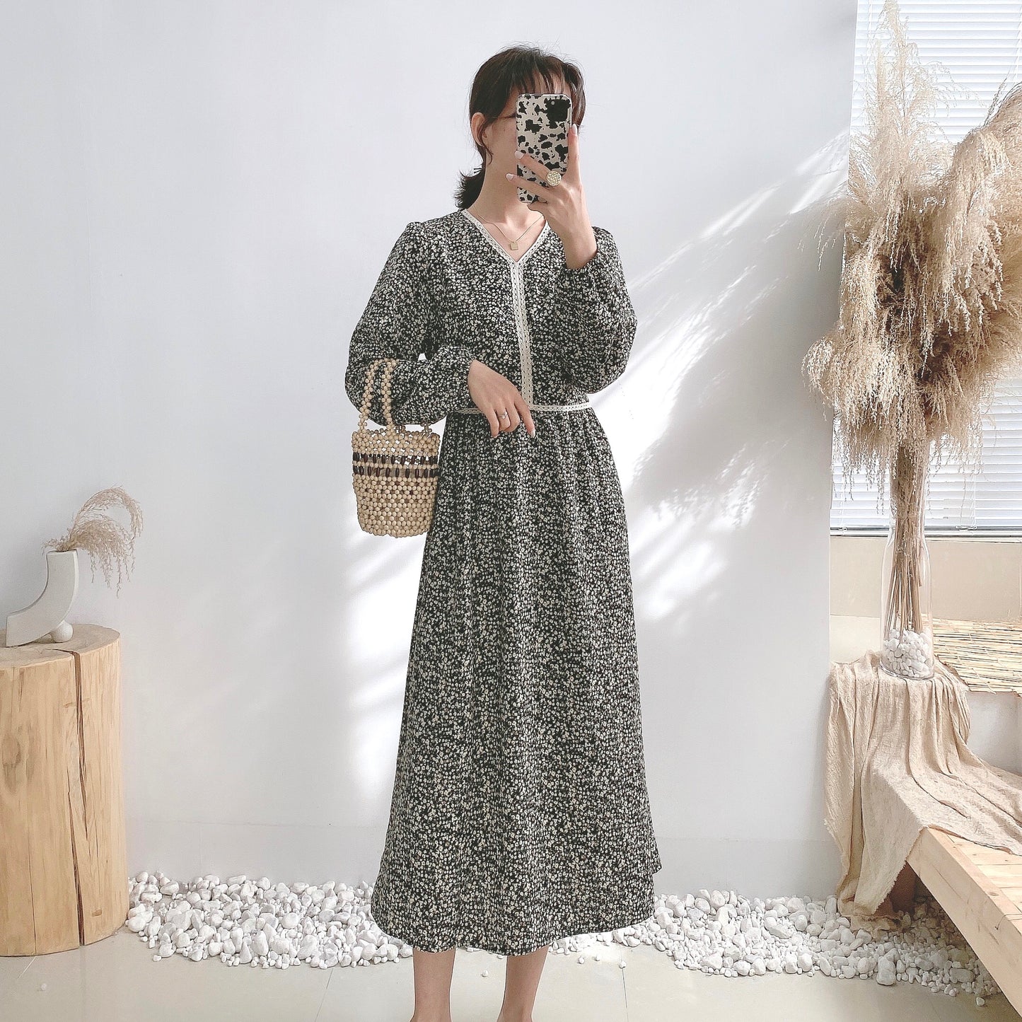 Geblümtes Kleid mit Schnürung am Bund und unterem Rock innen 4072
